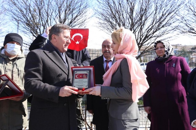 Şehit Aileleri Lütfü Türkkan'ı bağrına bastı