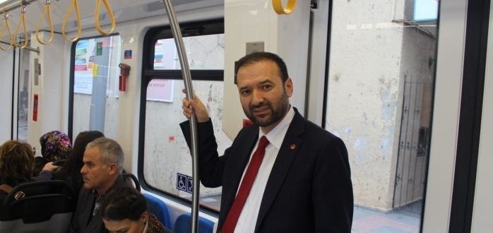 SP Kocaeli İl başkanı Çelik Mazbatayı almaya tramvayla giti