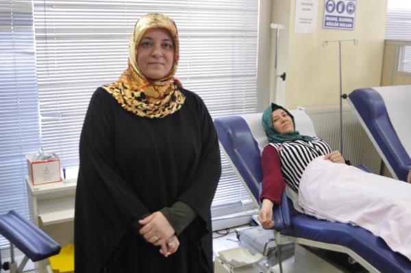 Ak Partili kadınlar Mehmetçik için kan bağışladı