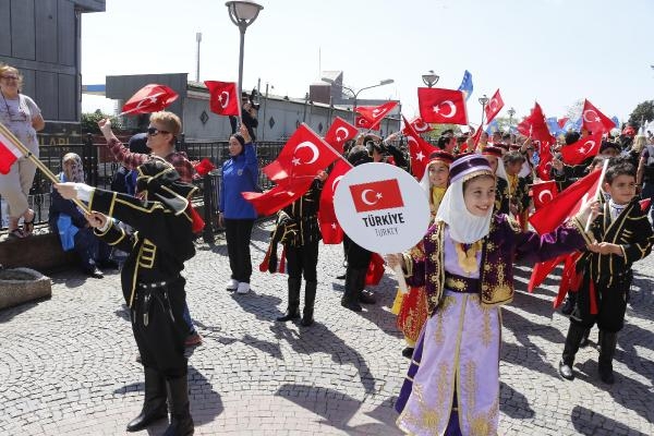 41 ülkeden gelen çocuklar İzmit'te festivale katıldı