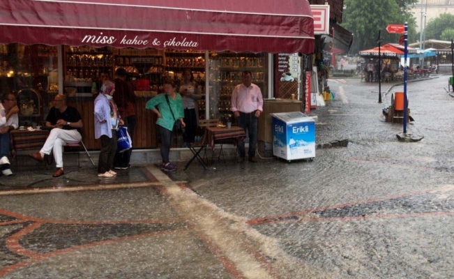 Edirne'de sağanak yağış başladı