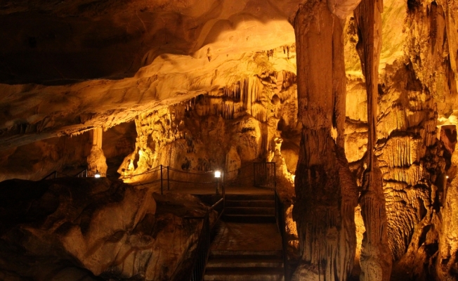 Sıcaktan bunalanlar soluğu Dupnisa Mağarası'nda alıyor