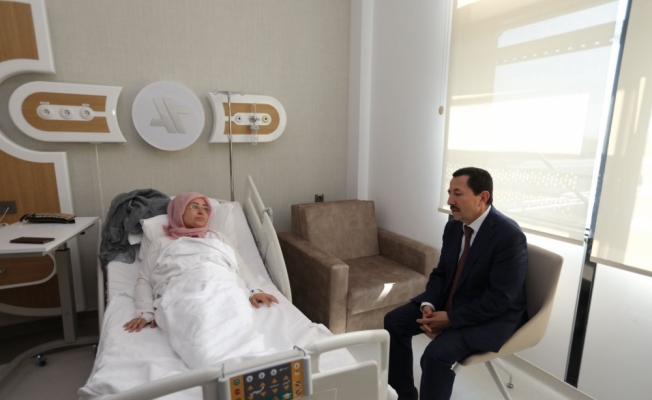 Vali Balkanlıoğlu'ndan, ameliyat olan Atabek'e ziyaret