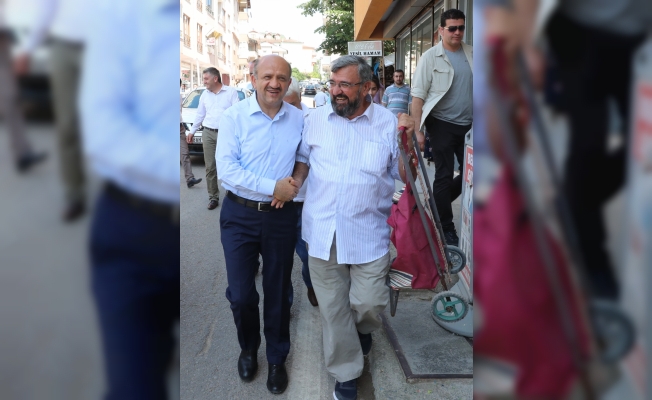 Başbakan Yardımcısı Işık, Kandıra'da esnafı ziyaret etti