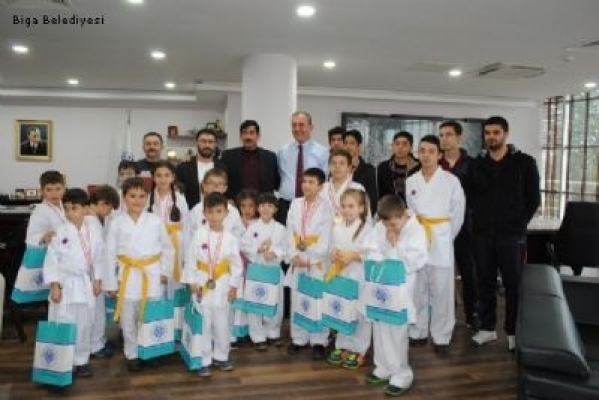 Biga Belediyesi Karate Takımı şampiyon oldu