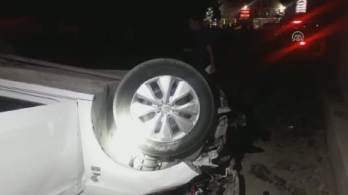 Kocaeli'de otomobil köprüden düştü: 3 yaralı