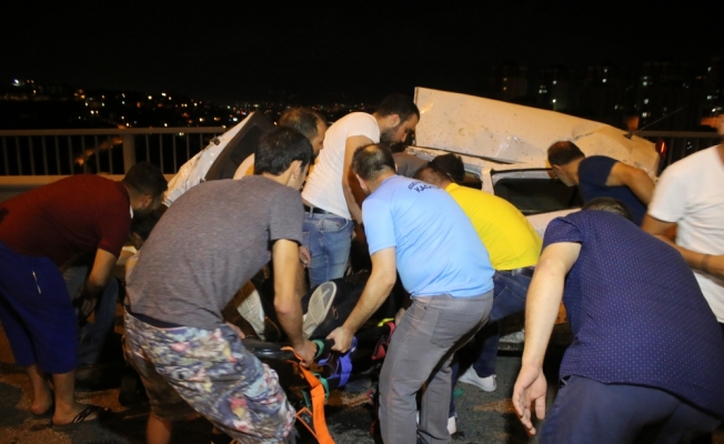 Anadolu Otoyolu'nda TIR ile otomobil çarpıştı: 3 yaralı