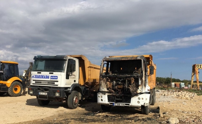 Gelibolu'da hafriyat kamyonu yandı