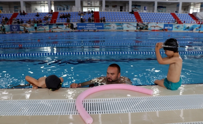 Özel çocuklar, yüzme kurslarıyla sosyalleşiyor