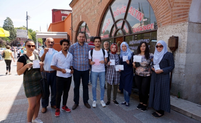 Yabancı öğrencilerden Türk lirasına destek
