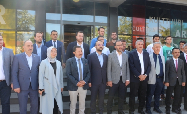 Bakan Kasapoğlu TÜGVA Sakarya üyeleriyle buluştu