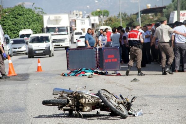 Balıkesir'de motosiklet kazası: 2 ölü