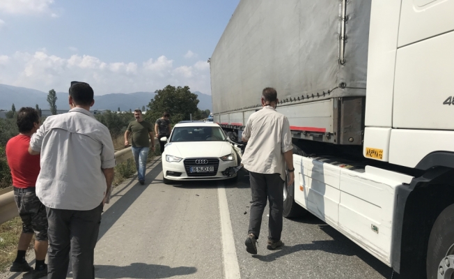 Kemal Kılıçdaroğlu'nun koruma ekibinin aracına tır çarptı