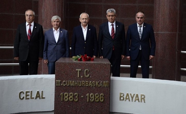 Kılıçdaroğlu'ndan Celal Bayar'ın mezarına ziyaret