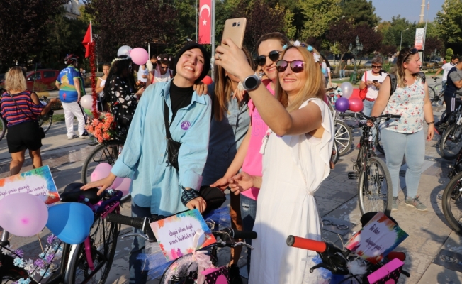 'Süslü Kadınlar Bisiklet Turu' etkinliği