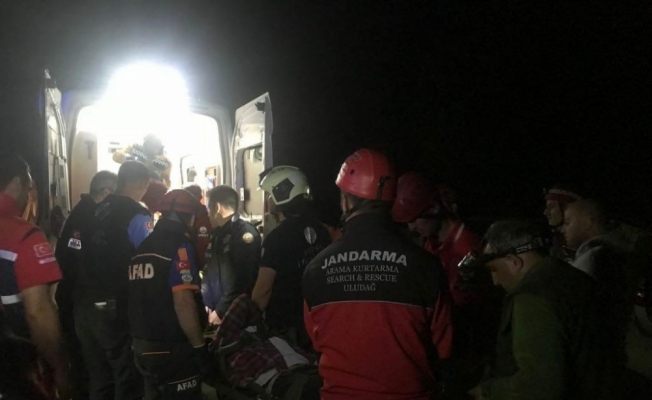 Uludağ'da uçurumdan düşen kişi ağır yaralandı