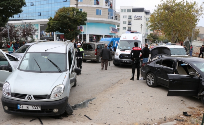 Edirne'de polisten kaçan araçtakiler kaza yapınca yakalandı