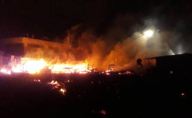 Darıca'da palet imalathanesindeki yangın kontrol altında