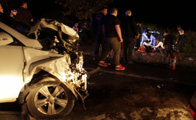Kocaeli'de iki otomobil çarpıştı: 5 ölü, 3 yaralı