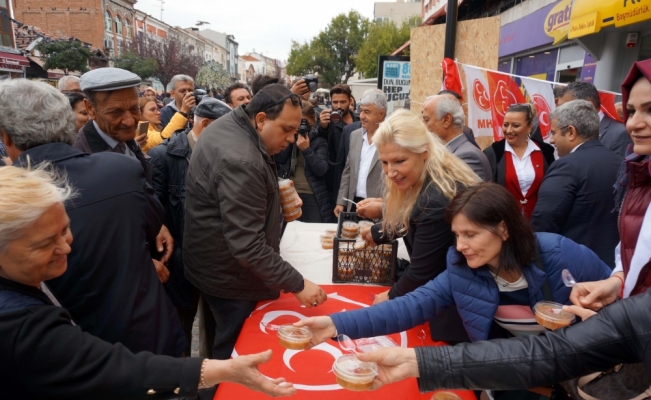 MHP Edirne İl Başkanlığı aşure dağıttı