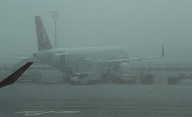 Atatürk Havalimanı'na inemeyen 2 uçak Bursa'ya yönlendirildi
