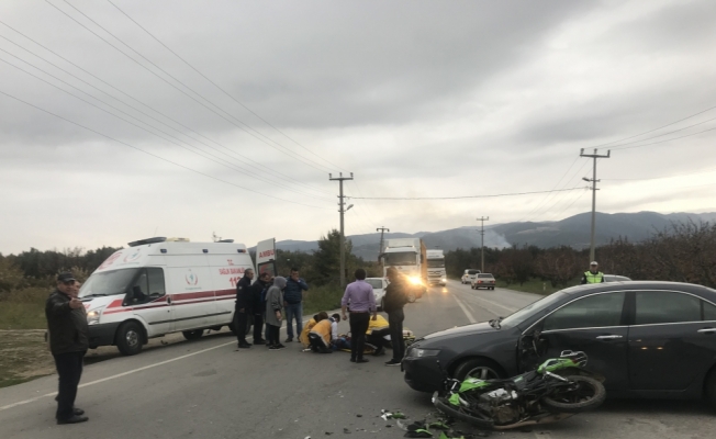 Otomobil motosiklete çarptı: 2 yaralı