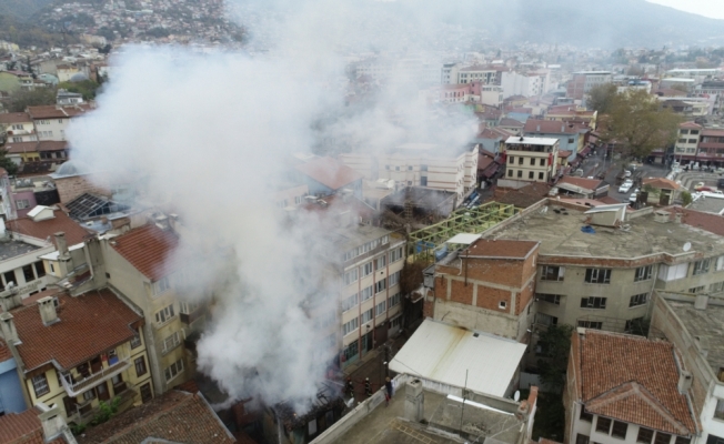 Bursa'da Kayhan Çarşısı bölgesinde yangın