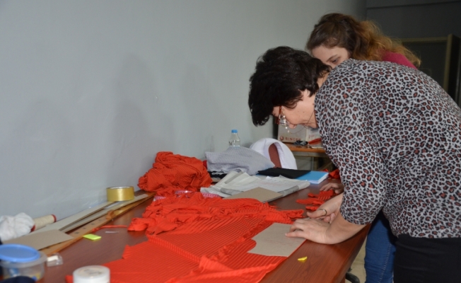 Hayrabolu'da kadın giysileri dikimi kursu açıldı