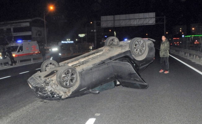 Gebze'de kaza yapan sürücü otomobilini terk etti