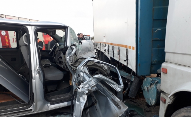 Gebze'de kamyonla minibüs çarpıştı: 4 yaralı