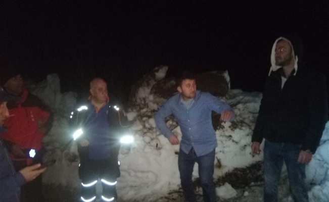 AFAD kar nedeniyle yolda mahsur kalan 7 kişiyi kurtardı