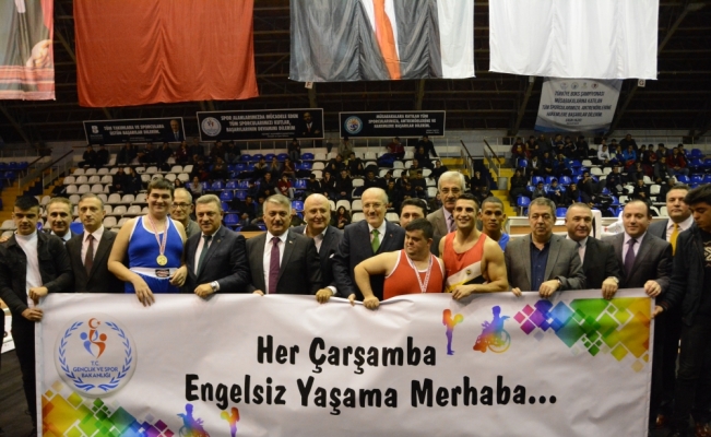 Büyük Erkekler Türkiye Ferdi Boks Şampiyonası başladı