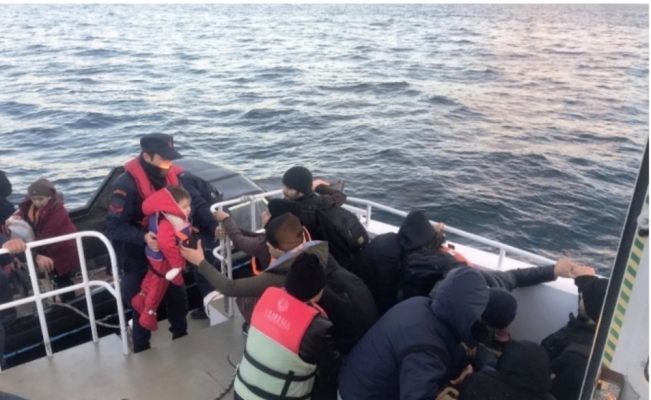 Denizde mahsur kalan düzensiz göçmenler kurtarıldı