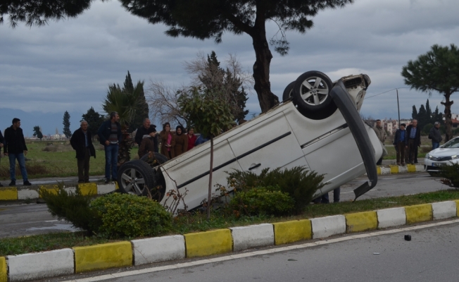 Balıkesir'de ticari araç devrildi, sürücü yaralandı