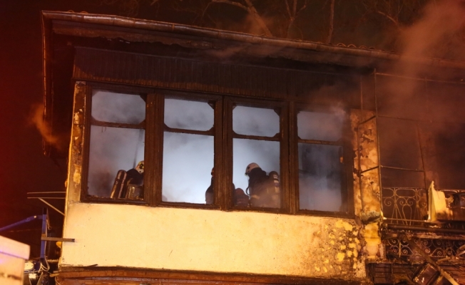 Bursa'da tarihi balıkçı dükkanında yangın