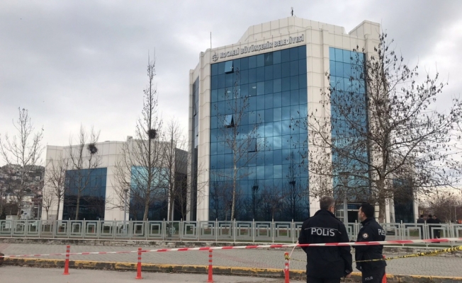 Kocaeli Büyükşehir Belediyesi binasına silahla ateş açıldı
