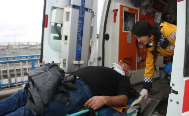 Kocaeli'de devrilen kamyonetin sürücüsü yaralandı