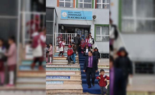 “Veliler sınıfa sahip çıkıyor“ projesiyle okulu eve çevirdiler