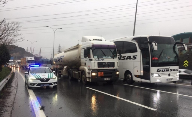 Anadolu Otoyolu'nda kaza trafiği aksattı