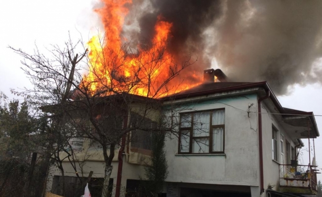 Ferizli'de ev yangını