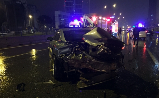 Kozyatağı'nda zincirleme trafik kazası: 1 ölü, 4 yaralı
