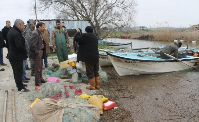 Manyas Gölü'nde kaybolan balıkçıyı arama çalışmaları