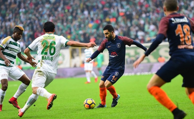 Medipol Başakşehir 3 puanı 3 golle aldı
