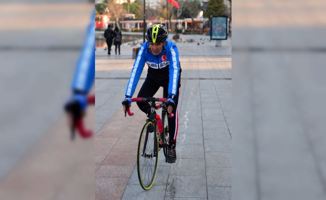 Başkentten “şehitler diyarı“na yıllardır bisikletle geliyor