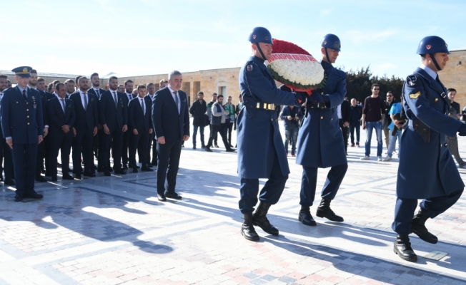 Bursaspor kafilesi Anıtkabir'i ziyaret etti