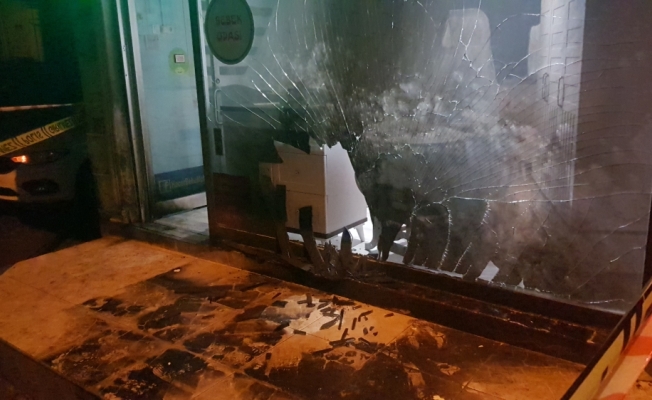 Kocaeli'de mobilya dükkanı yandı