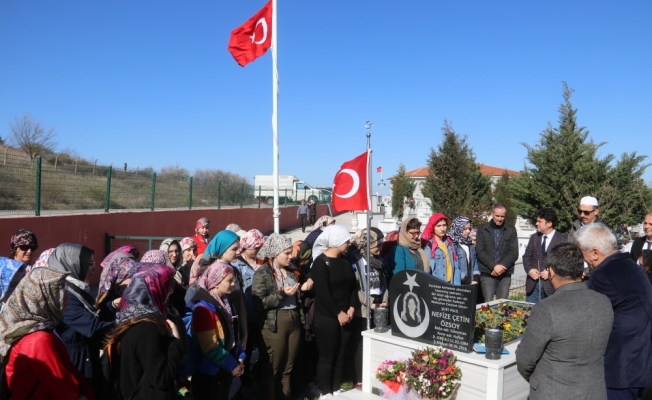 Öğrenciler şehit Nefise Çetin Özsoy'un mezarını ziyaret etti