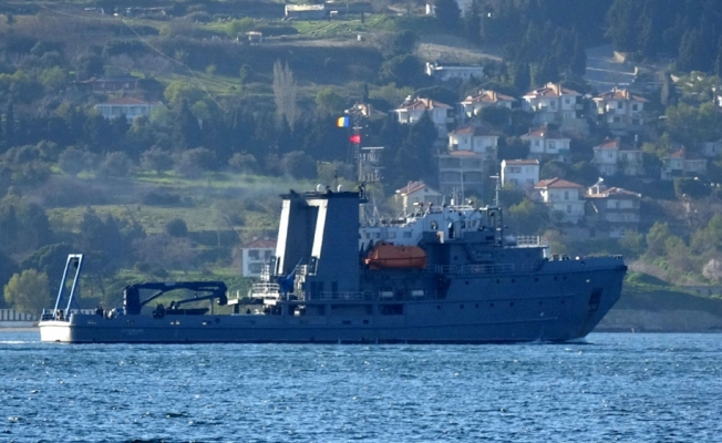 Romanya askeri gemisi Çanakkale Boğazı'ndan geçti