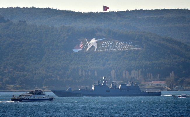 Rus ve ABD askeri gemileri Çanakkale Boğazı'ndan geçti