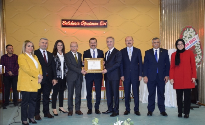 Balıkesir'de belediye başkanları mazbatalarını aldı